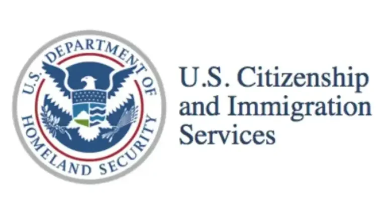 Logotipo oficial de USCIS (U.S. Citizenship and Immigration Services).